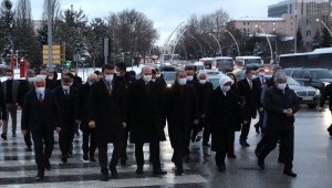 Bakan Akar ile Bakan Soylu TBMM'den yürüyerek ayrıldı