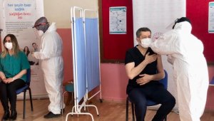 Bakan Selçuk'tan aşı paylaşımı