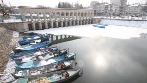 Beyşehir Gölü'nde kartpostallık kar manzaraları