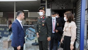 Kahraman Mehmetçiğin ailesine