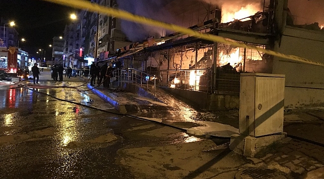 Kızılcahamam'da sabaha karşı bir markette yangın çıktı