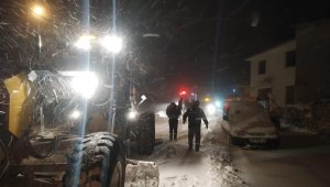Konya'da karda mahsur kalan 14 kişiyi AFAD ekipleri kurtardı
