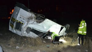 Konya'da otomobil ile minibüs çarptı: 4 yaralı
