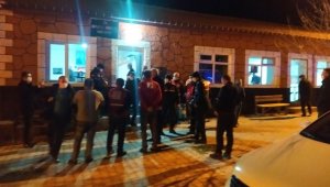 Konya'daki depremde birkaç evde küçük çatlak var