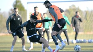 Konyaspor, İlhan Palut ile ilk antrenmanına çıktı