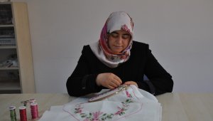 Pursaklar Belediyesi Hanım Evleri'nde kadınlar meslek sahibi oluyor