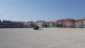 Yunuskent Futbol Sahasının sentetik çimi değişiyor