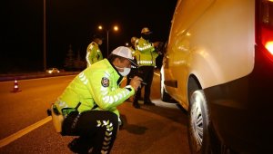 Yurt genelindeki kış lastiği denetiminde 2 bin 677 sürücüye işlem