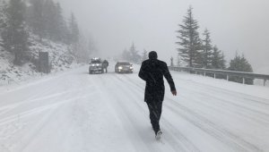 Antalya-Konya karayolunda yoğun kar yağışı
