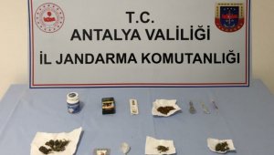 Antalya'da ev ve araçta uyuşturucu madde ele geçirildi