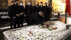 BBP Genel Başkanı Mustafa Destici Muhsin Yazıcıoğlu'nun kabrini ziyaret edip dua etti