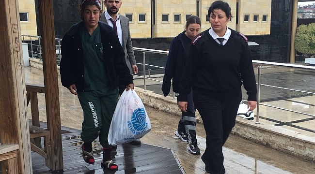 Doğumdan 1 hafta sonra ameliyat kıyafetiyle sokakta bulundu
