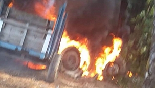 Fare kabloları kemirdi, çiftçinin traktörü yandı