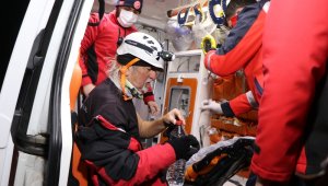 Hasandağı'nda mahsur kalan 2 dağcı askeri helikopterle hastaneye kaldırıldı