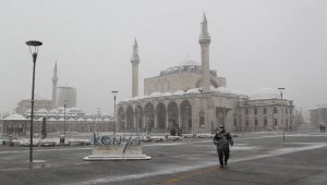 Konya'da kar yağışı etkili oldu