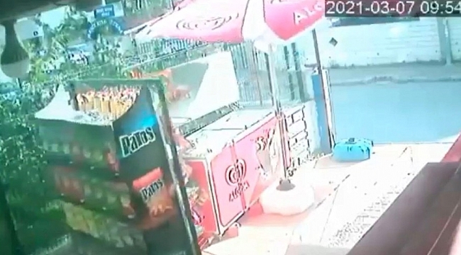 Rüzgarla ilerleyen cips standı, peşine market sahibini de taktı