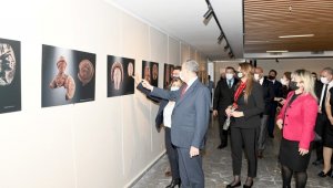 Vali Su, 'Geçmişten Günümüze Kadın Portreleri Sergisi'ni ziyaret etti