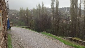 Aksaray'ın Güzelyurt ilçesinde dolu yağışı