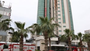 Antalya'da 11 katlı otelin çatısından çıkan dumanlar korkuttu
