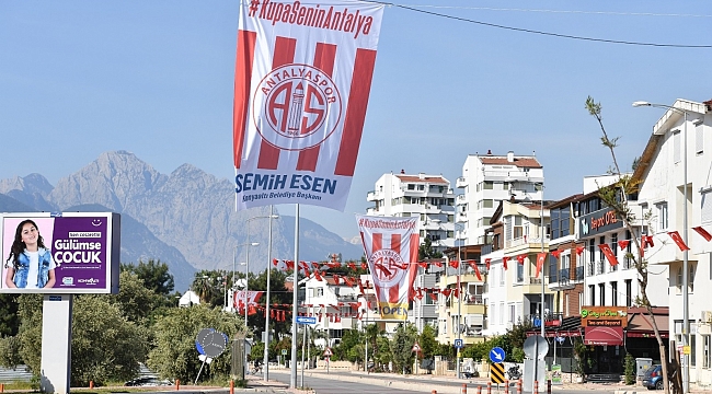 Esen'den Antalyaspor'a bayrak desteği