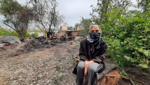 Gece çıkan yangın, müstakil evi kül etti