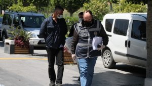 Hırsızlık şüphelisi iki kardeşten biri tutuklandı