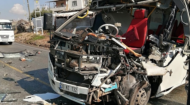 Otobüs ile minibüs çarpıştı: 4 yaralı