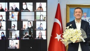 Bakan Selçuk çocukları hastanede eğitim gören annelerle buluştu