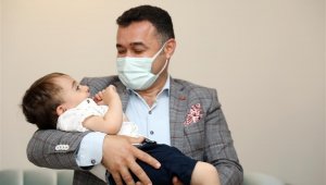 Başkan Yücel'den Ahmet bebeğin annesine anneler günü sürprizi