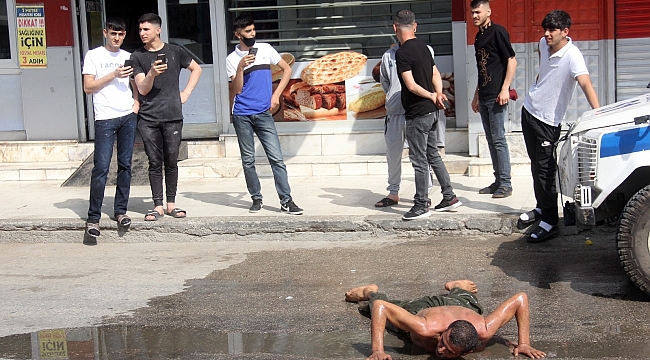 Evden uzaklaştırma aldı kapanmada sokakta kaldı, ortalığı birbirine kattı