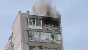 Evi yandı, komşuları uyarınca fark etti