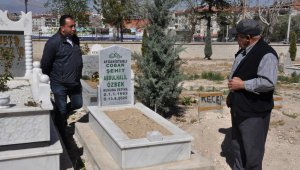 Hayırsever mermerciler kimsesizlerin mezar taşlarını yapıyor