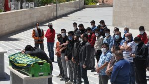 İtfaiye aracının altında kalan 30 yıllık itfaiye erine acı veda