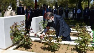 Karaman'da şehitlik ziyareti