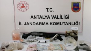 Kaş'ta uyuşturucu operasyonu