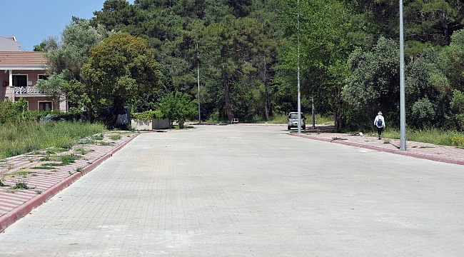 Kemer'de 2 mahallede yol yapım çalışması