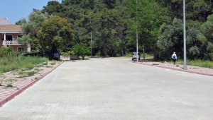 Kemer'de 2 mahallede yol yapım çalışması