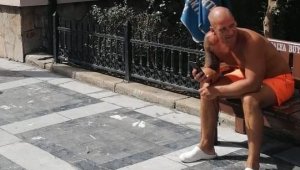 Maskesiz İngiliz turist polise hakaretten gözaltına alındı