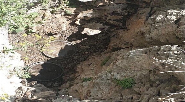 Mehmetçik, PKK'lı teröristlere ait sığınak ve mühimmatları temizlemeye devam ediyor