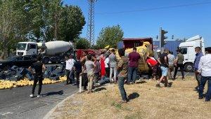 Mersin'de iki kamyon çarpıştı: 2 yaralı
