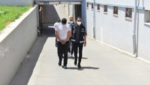 Sahte parayla cep telefonu alınca yakalandılar