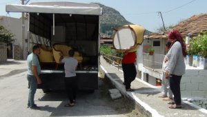 Sel mağduru aileye duyarlı esnaftan Anneler Günü hediyesi