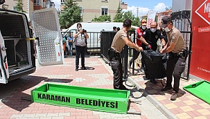 Üzerine yük asansörü düşen mağaza sorumlusu öldü