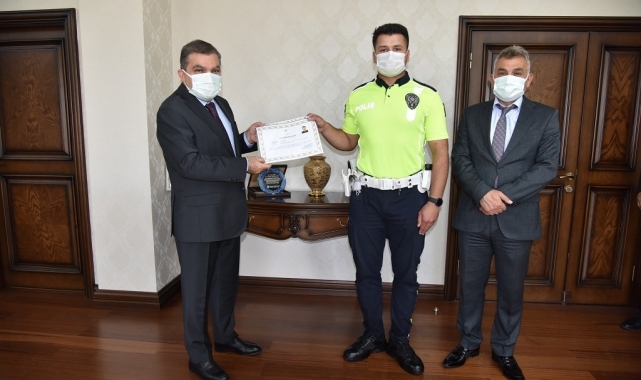 Vali Işık'tan trafik personellerine başarı belgesi