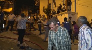 Ahşap evde çıkan yangın mahalle sakinlerini sokağa döktü