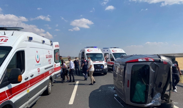 Aksaray'da hafif ticari araç ile otomobil çarpıştı: 7 yaralı