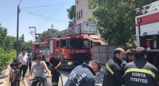 Anne ve çocuğu yangından son anda kurtarıldı