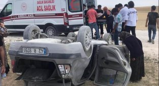 Konya'da otomobil takla attı: 2 yaralı