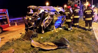 Konya'nın Kulu ilçesinde Hurdaya dönen otomobildeki 6 kişi kazadan yaralı kurtuldu