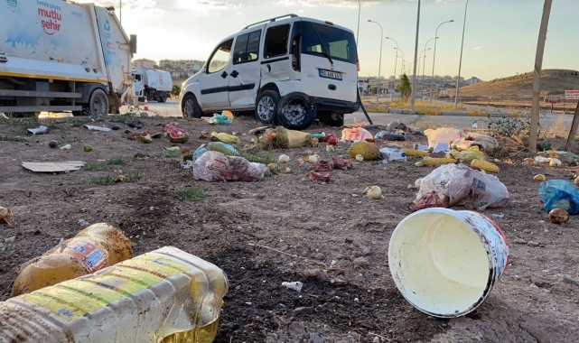 Otomobil ile hafif ticari araç çarpıştı: 4'ü çocuk 10 yaralı